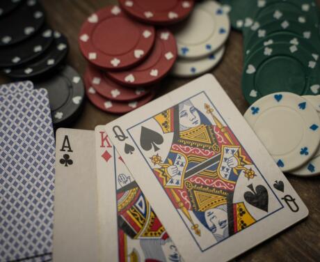 Mitä tapahtuu kun monopoli kohtaa modernin lisensoinnin?